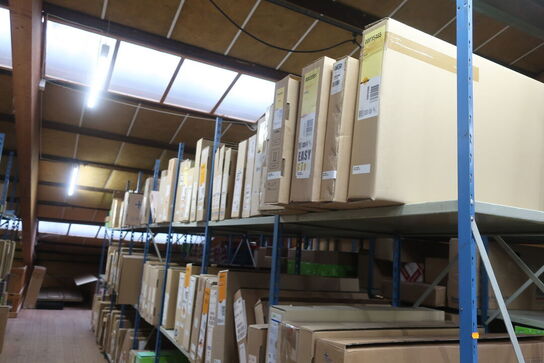 Diverse varelager samt reoler det står på 