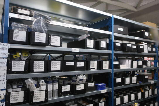 22 fag lagerreoler med indhold