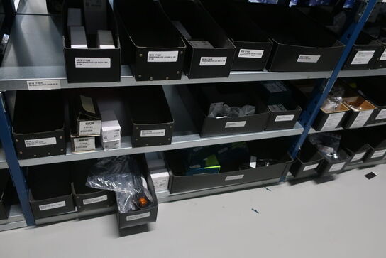 12 fag lagerreol med indhold