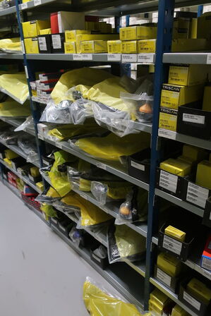 20 fag lagerreoler med indhold