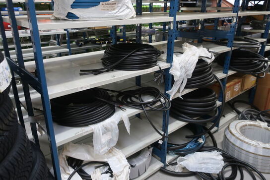 12 fag lagerreoler med indhold 