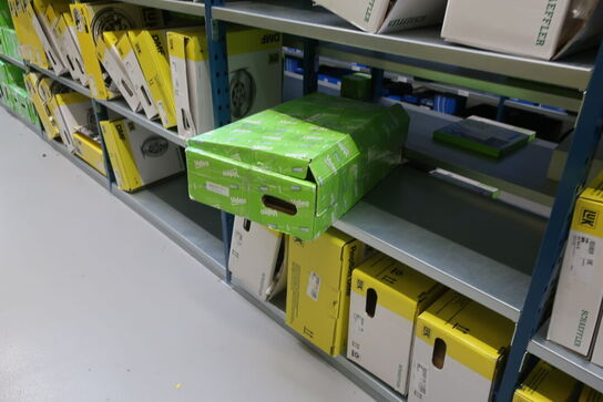 26 fag lagerreoler med indhold