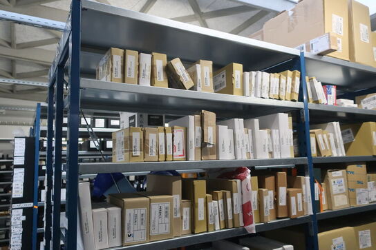 22 fag lagerreoler med indhold