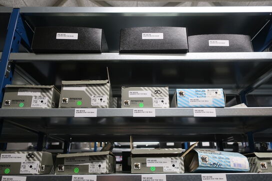 22 fag lagerreoler med indhold