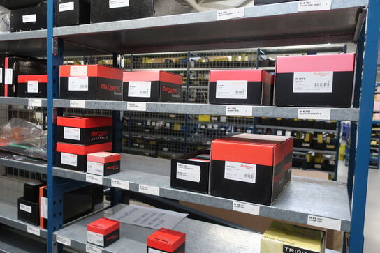 6 fag lagerreoler med indhold