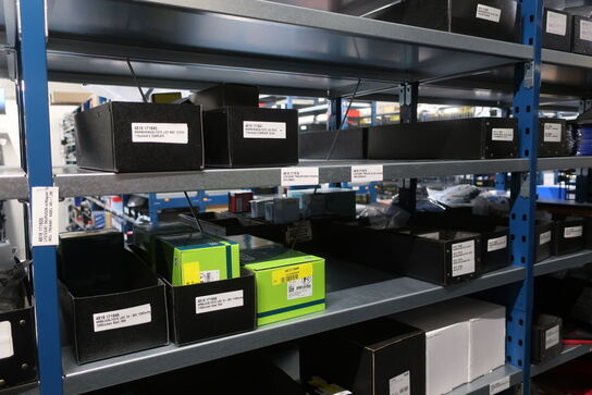 12 fag lagerreol med indhold