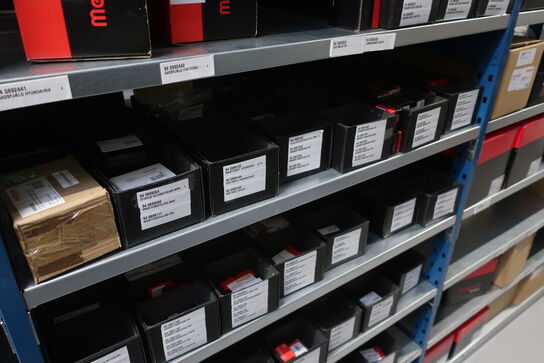 12 fag lagerreol med indhold