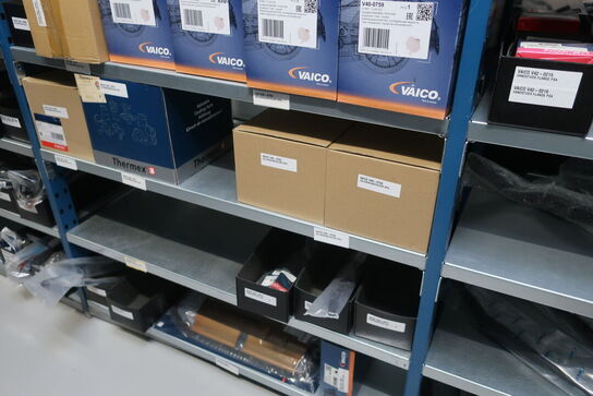 12 fag lagerreol med indhold