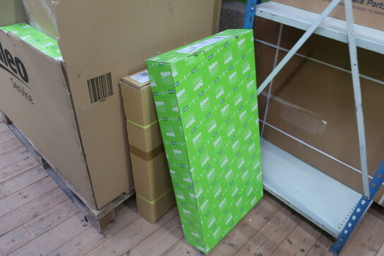 Diverse varelager samt reoler det står på 