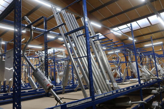 Varelager af udstødning m.v. samt reoler hertil