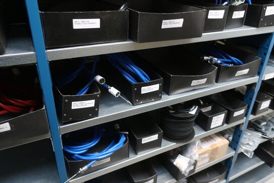 22 fag lagerreoler med indhold