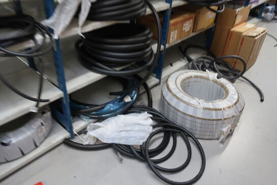 12 fag lagerreoler med indhold 