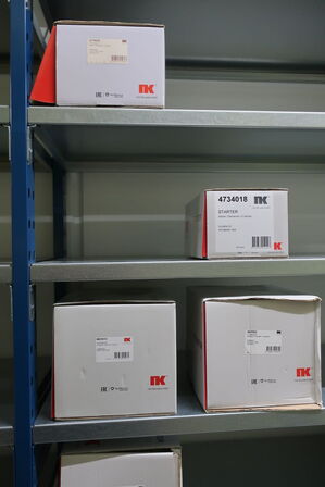 13 fag lagerreoler med indhold