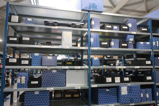 12 fag lagerreol med indhold