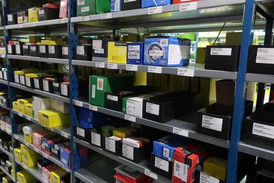 28 fag lagerreoler med indhold