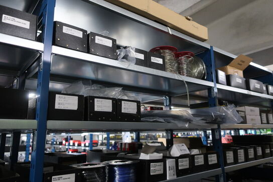 12 fag lagerreol med indhold