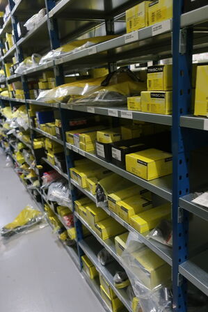 20 fag lagerreoler med indhold