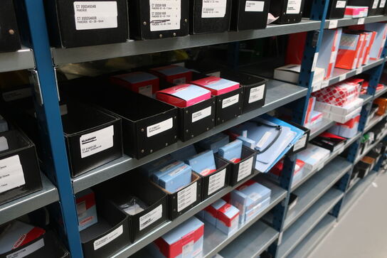 22 fag lagerreoler med indhold