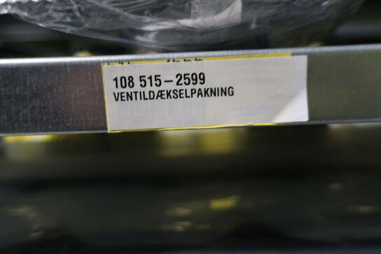 24 fag lagerreoler med indhold