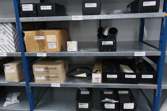 11 fag lagerreoler med indhold