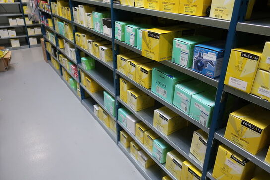 28 fag lagerreoler med indhold