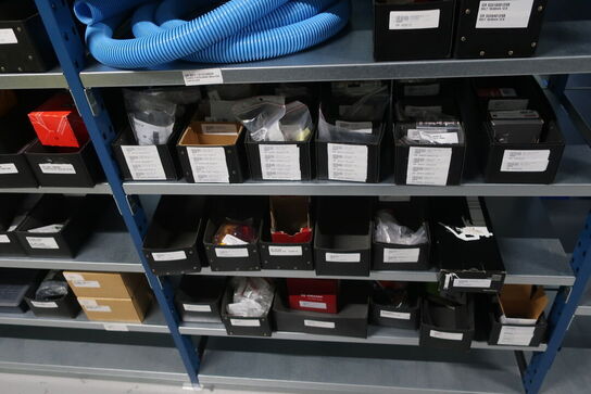 26 fag lagerreoler med indhold