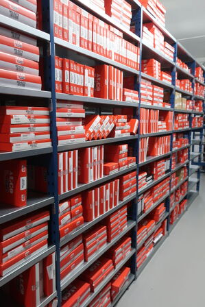 22 fag lagerreoler med indhold