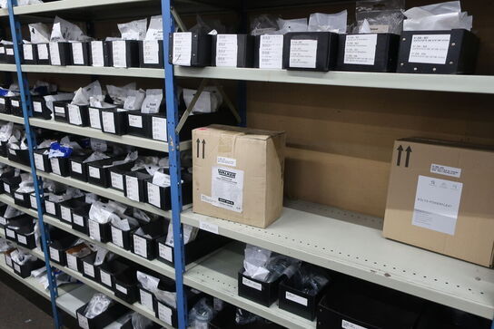 11 fag lagerreol med indhold