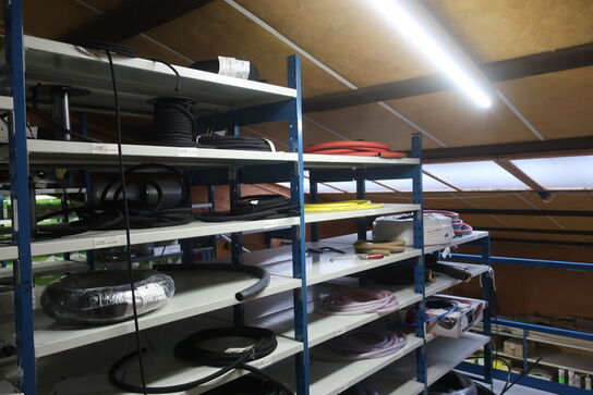 12 fag lagerreoler med indhold 