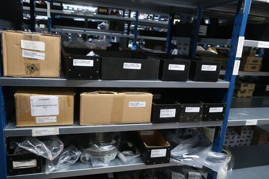 22 fag lagerreoler med indhold