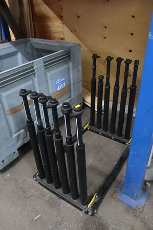 2 stk. pladestativer 