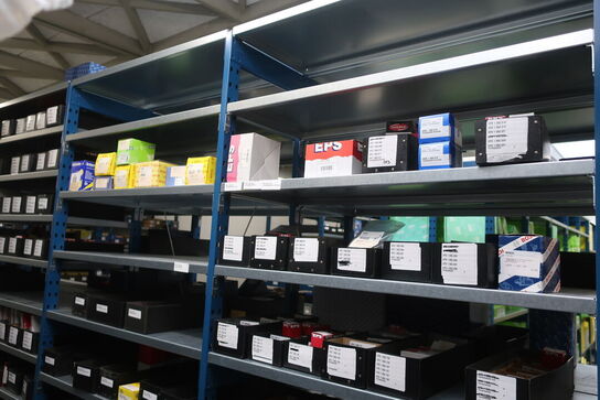 12 fag lagerreol med indhold