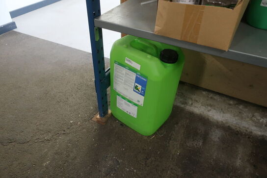 Lagerreol med indhold