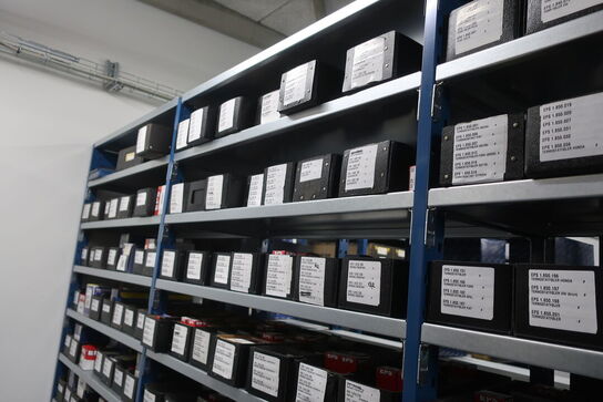 12 fag lagerreol med indhold