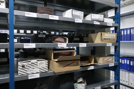 22 fag lagerreoler med indhold