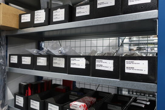 6 fag lagerreoler med indhold