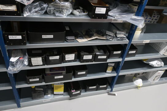 22 fag lagerreoler med indhold