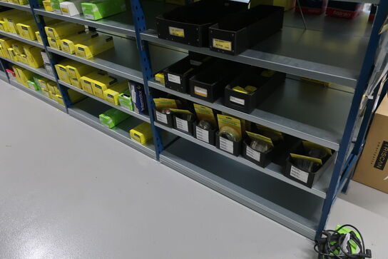 28 fag lagerreoler med indhold