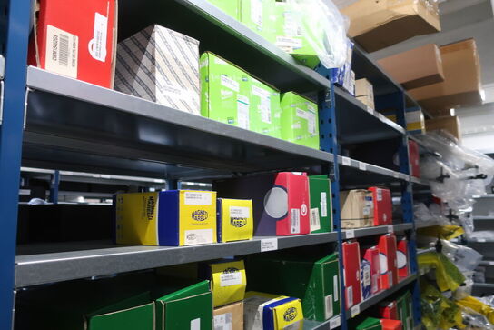 22 fag lagerreoler med indhold