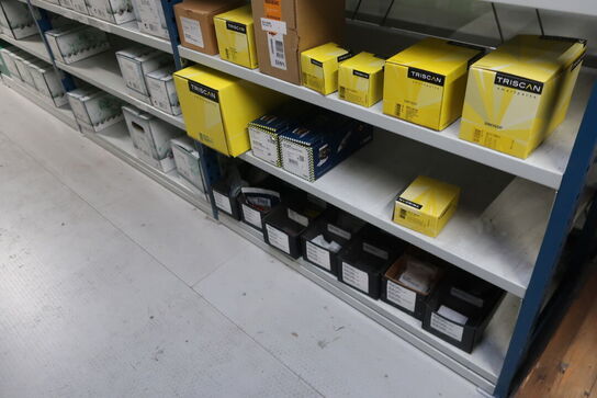 12 fag lagerreoler med indhold 