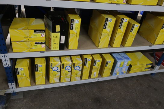 8 fag lagerreoler med indhold