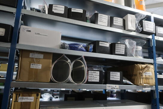 22 fag lagerreoler med indhold