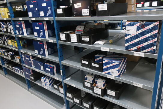 12 fag lagerreol med indhold