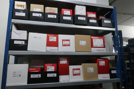 3 fag lagerreoler med indhold