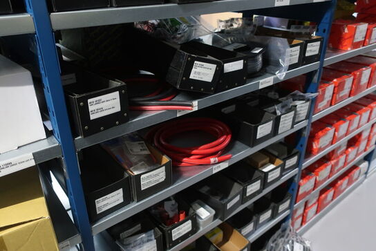 12 fag lagerreol med indhold