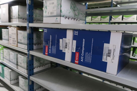 12 fag lagerreoler med indhold 