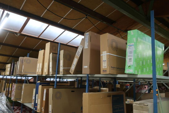 Diverse varelager samt reoler det står på 