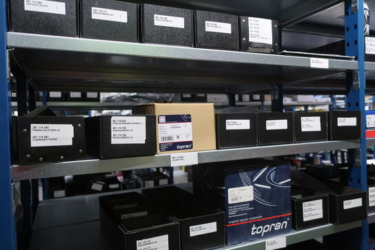 22 fag lagerreoler med indhold