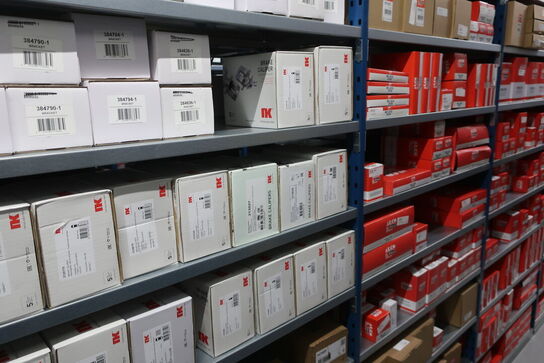 22 fag lagerreoler med indhold