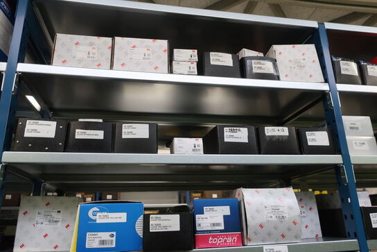 26 fag lagerreoler med indhold